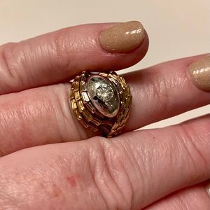 Unique, vintage .25 diamond solitaire ring.